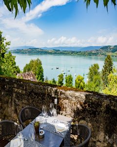 Restaurant Murtenhof mit Garten, Hof und viel Panorama!